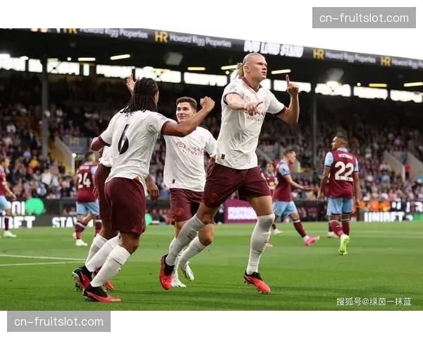 伯恩利弗莱明头球建功 苏格兰中场空中优势明显 伯恩利弗莱明头球建功 苏格兰中场空中优势明显